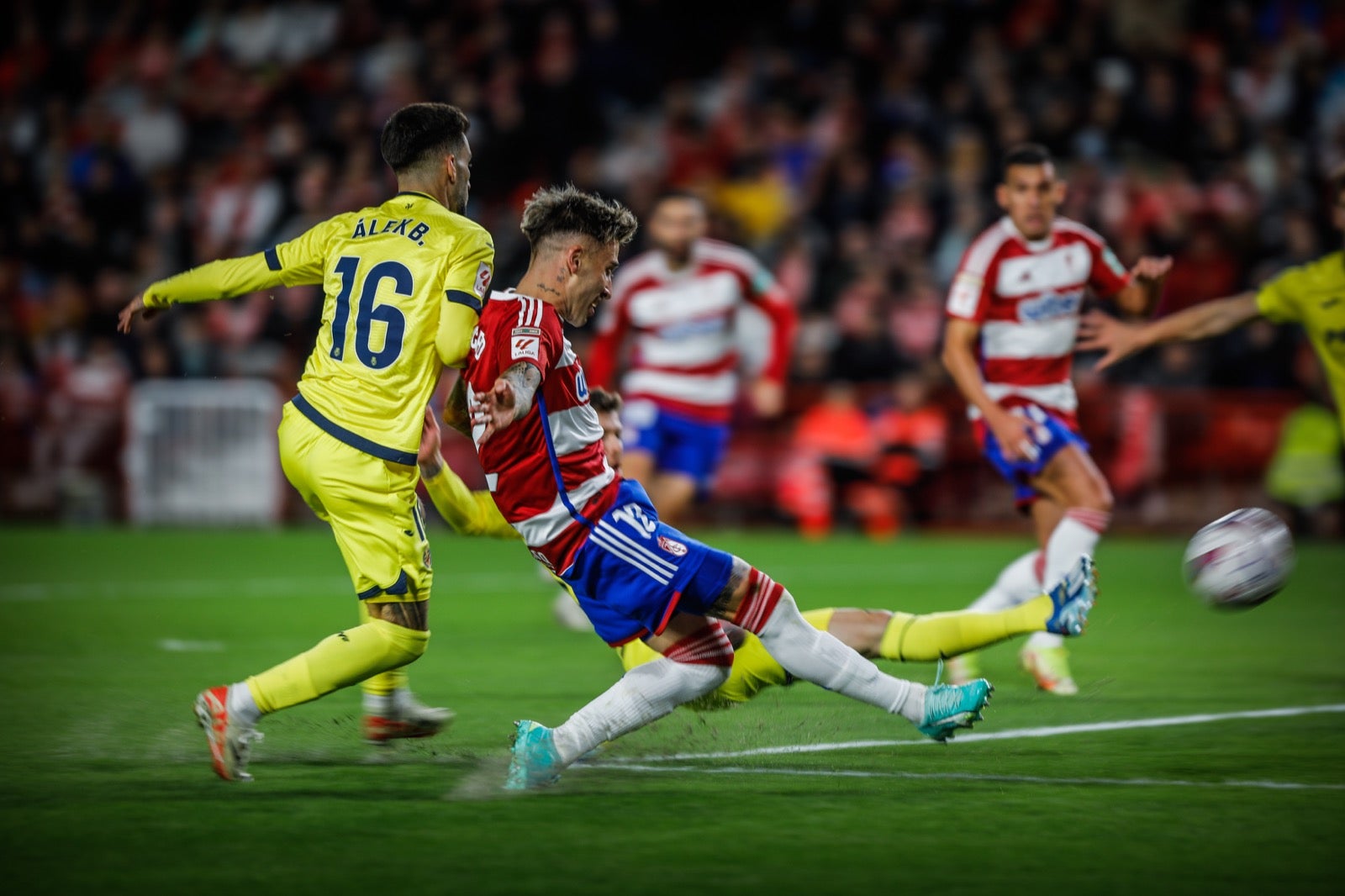 Las imágenes del Granada-Villarreal a pie de campo