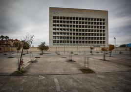 El Cubo cuenta con trescientas plazas de aparcamiento subterráneas y otras cien en superficie.