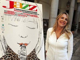 Mariche Huertas, con el cartel del festival.