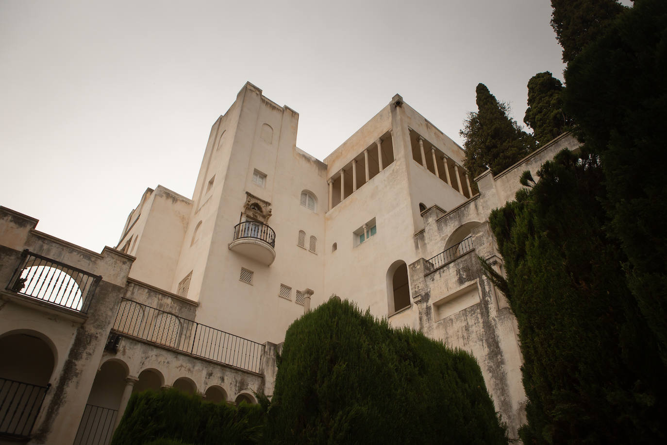 Imagen principal - Carmen Blanco, un edificio lleno de arte y magia. 