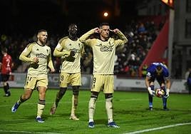 Callejón celebra su gol, con Weissman y Diédhiou, que también marcaron, detrás.
