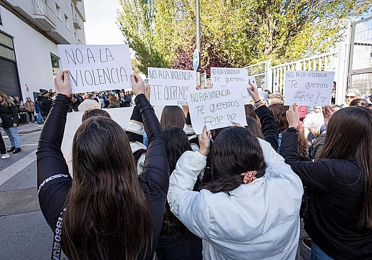 Manifestación contra la paliza sufrida por Fede en Alhama de Granada.