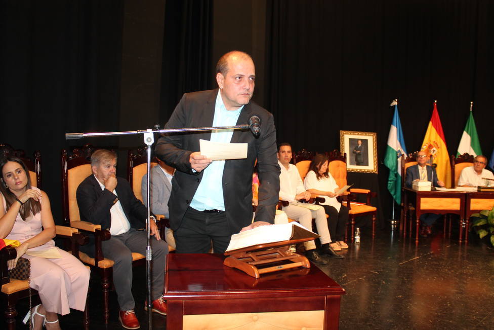 Javier Ortega durante el pleno de investidura.