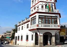 Facahada del Ayuntamiento de Pinos Puente