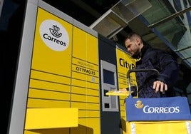 Los 7 bancos en los que puedes sacar dinero en Correos.