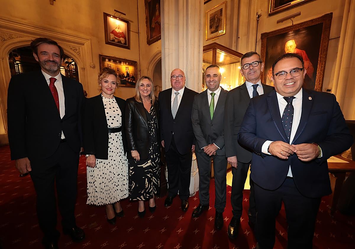 Representantes institucionales y de IDEAL y SUR en en la recepción y posterior cena en The Honourable Society of Lincoln's Innque en Londres