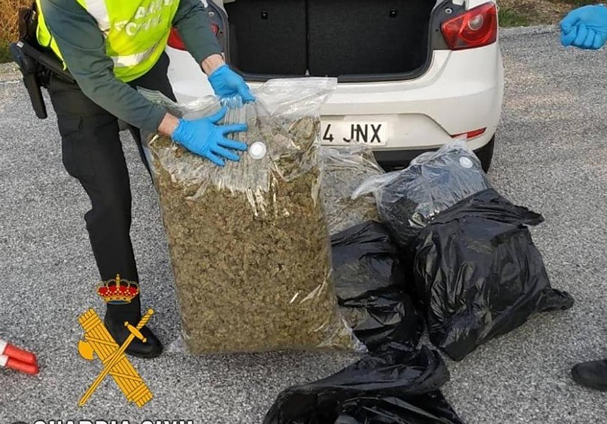 Imagen de archivo de marihuana en otro vehículo interceptado en la A-92.