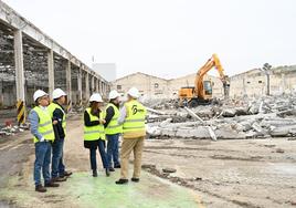 Visita a las obras de revitalización del Parque Empresarial Santana de la alcaldesa Auxi del Olmo y del concejal Raúl Caro-Accino.