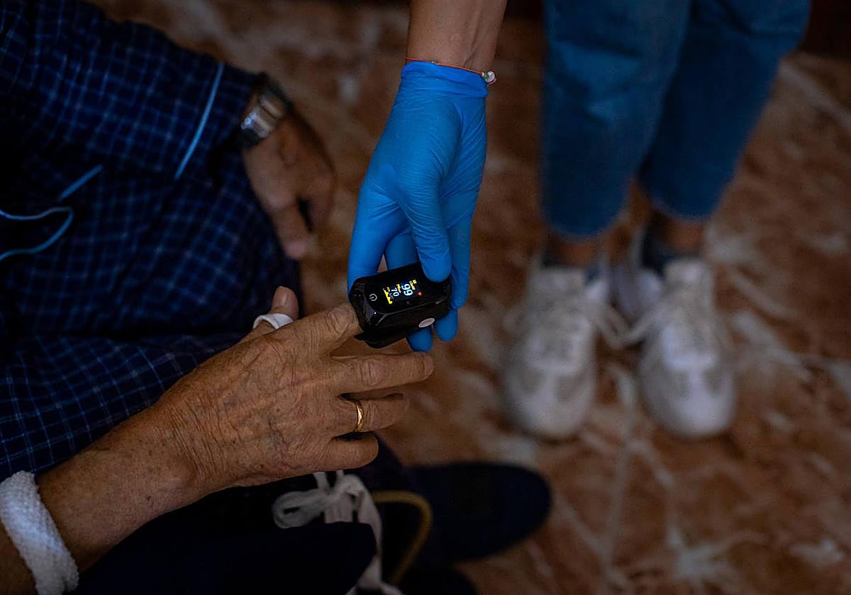 Paciente que recibe hospitalización domiciliaria en Alfacar