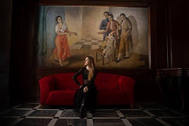 Patricia Guerrero, en el vestíbulo del teatro Isabel la Católica.