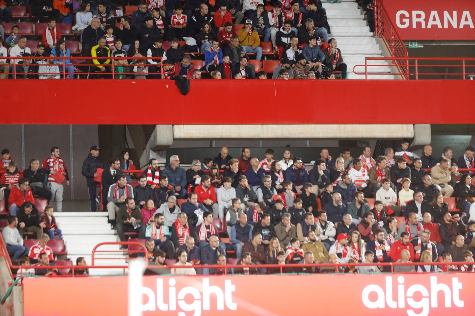 Encuéntrate en la grada en el Granada-Getafe