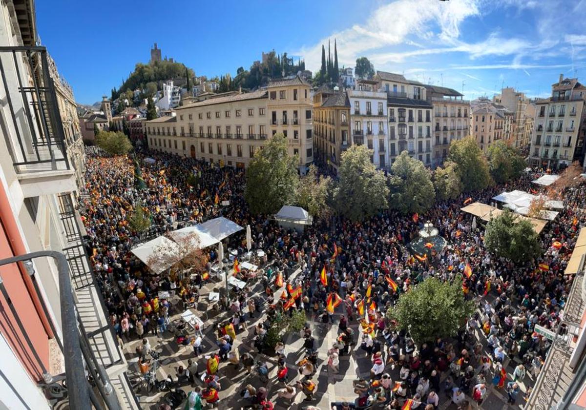 Más de 30.000 personas llenan el centro de Granada para protestar contra la amnistía