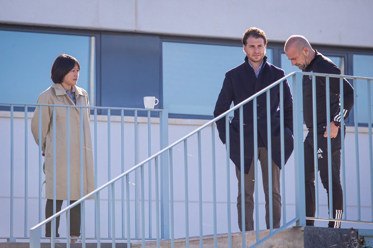 Las imágenes del entrenamiento del Granada con la presidenta por sorpresa