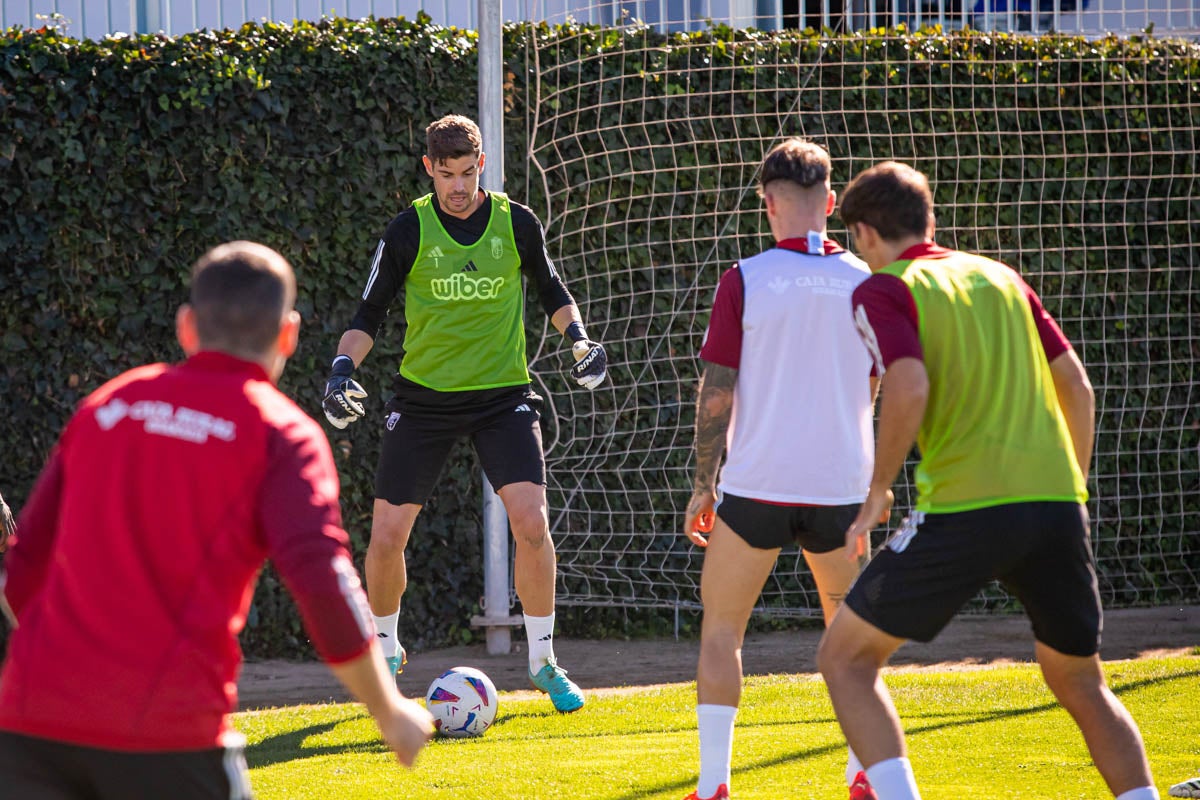 Las imágenes del entrenamiento del Granada con la presidenta por sorpresa