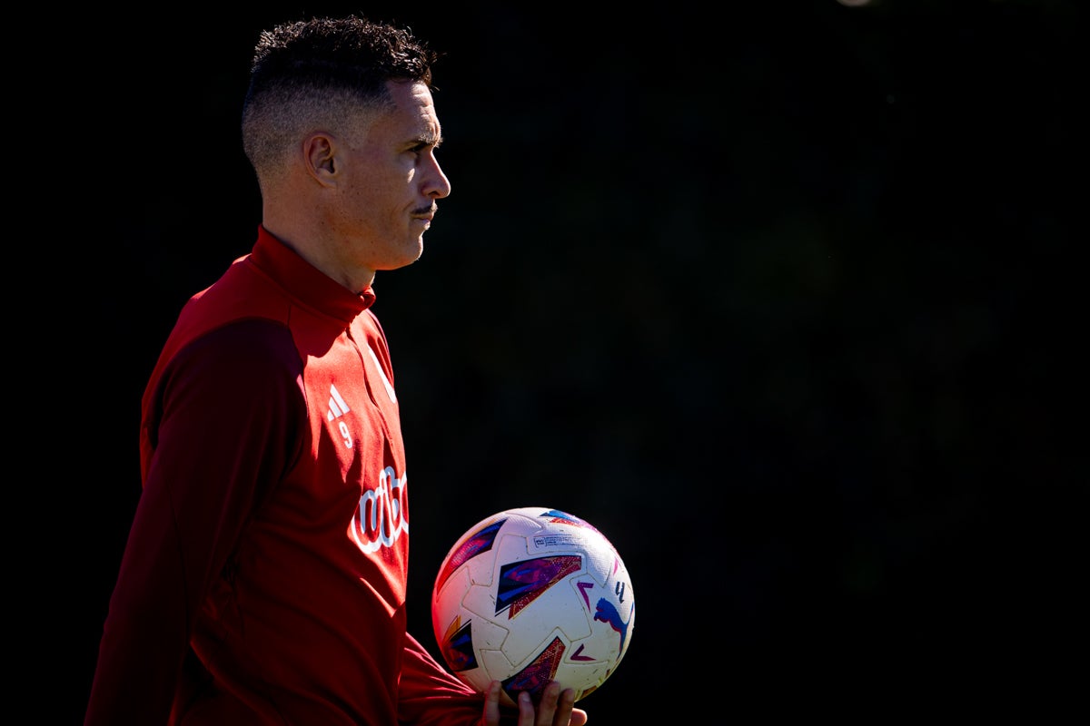 Las imágenes del entrenamiento del Granada con la presidenta por sorpresa