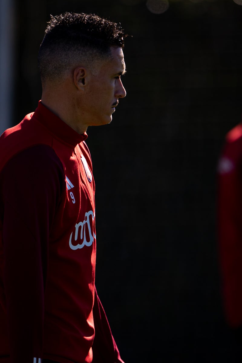 Las imágenes del entrenamiento del Granada con la presidenta por sorpresa