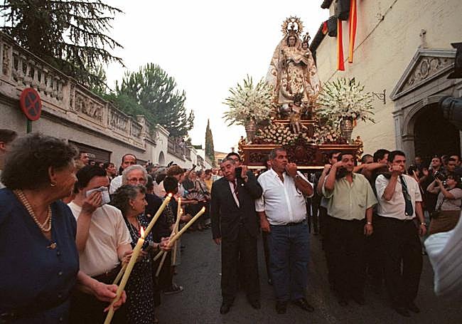 Salida de la procesión de Nuestra Señora de los Ángeles, en 2010.