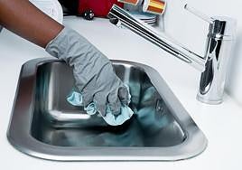 La Seguridad aclara qué pasa si nos vamos de vacaciones y la empleada de hogar nos acompaña