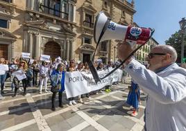 Concentración en Granada de funcionarios de Justicia.