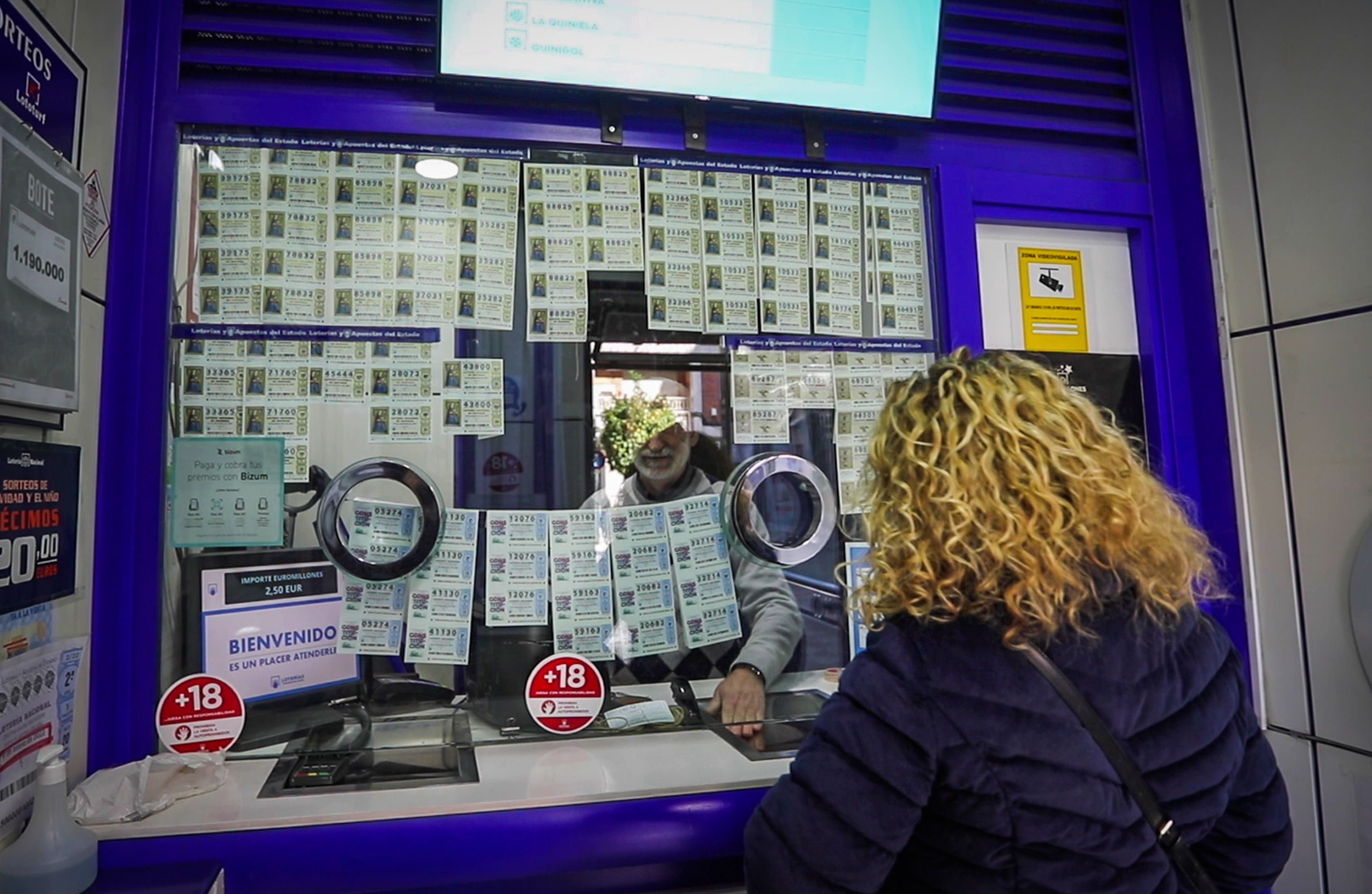 Un establecimiento de venta de lotería en Granada.