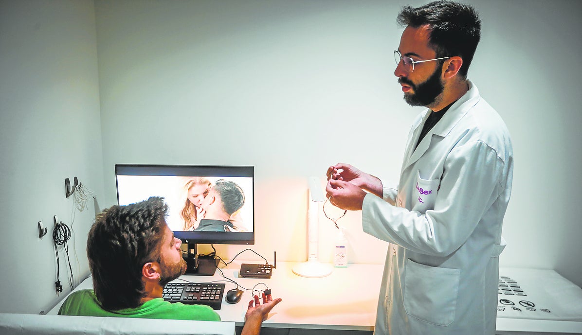 Investigadores en el LabSex de la Universidad de Granada.