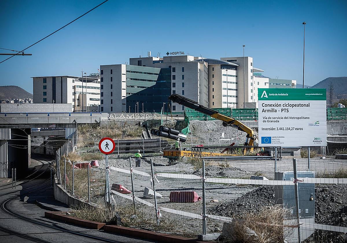 Obras del paso ciclopeatonal entre Armilla y el PTS, ayer