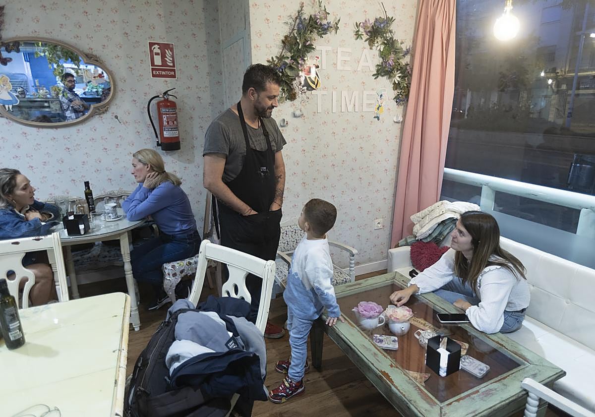 Imagen principal - El adiós más entrañable al local.