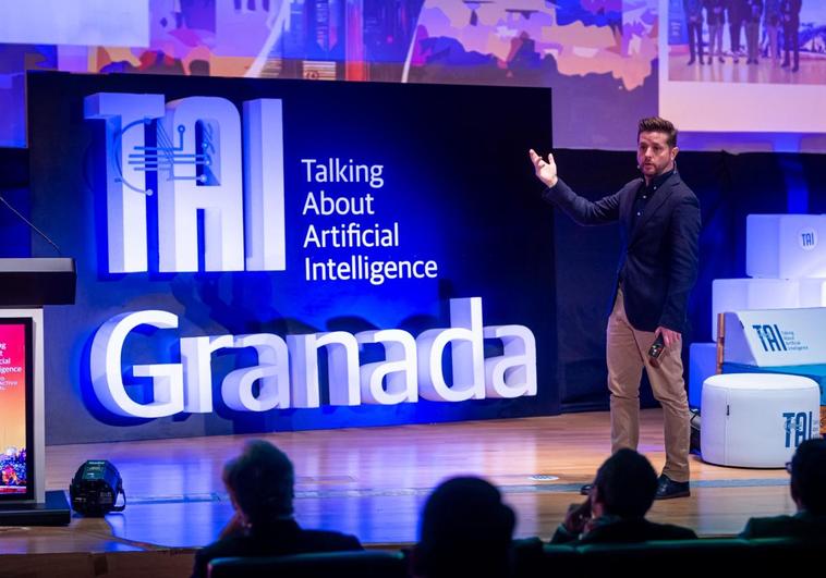 José Aguilar, de IFMIF-DONES, en el escenario de TAIGranada.