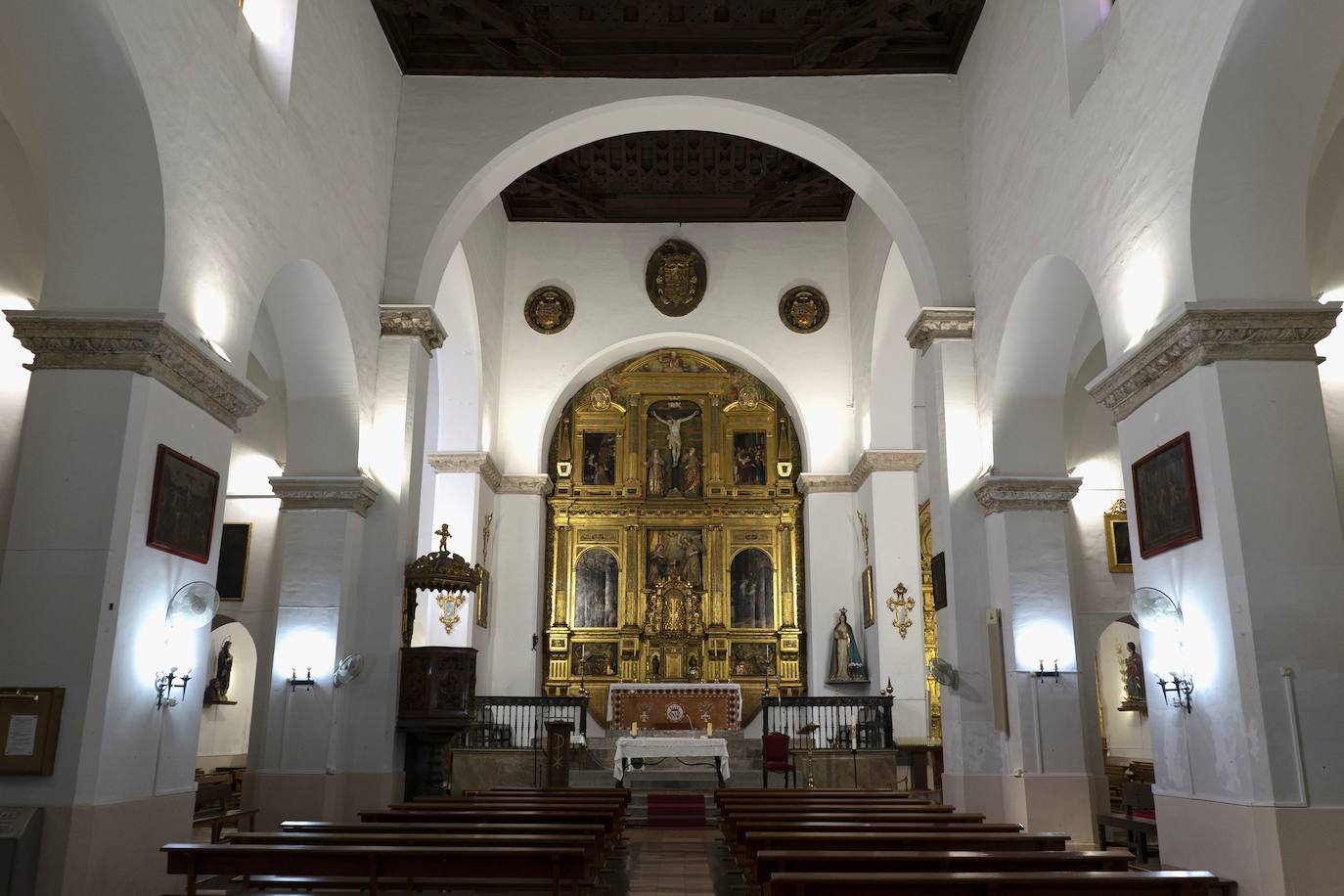 Interior de la iglesia de la Encarnación de Albolote.