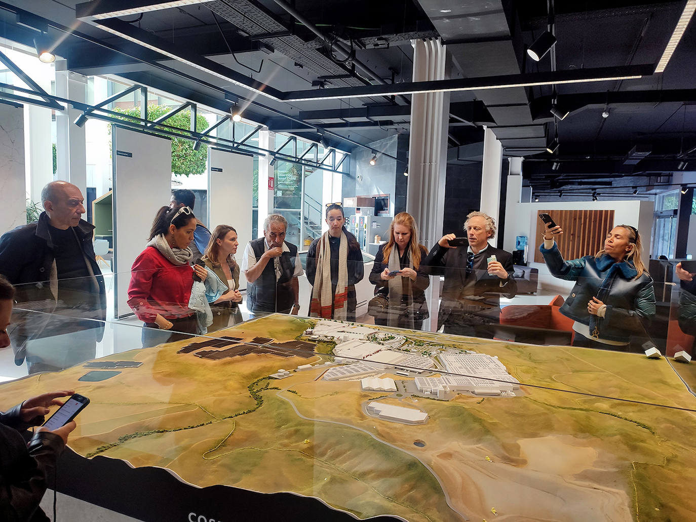 Visita a las instalaciones de la multinacional Cosentino.