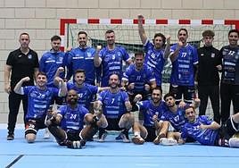 El equipo celebra una victoria más, y ya van nueve.