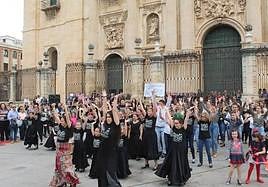 Las escuelas de danza, reclamando el conservatorio en Jaén en 2018.