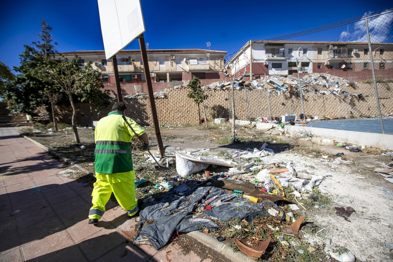 Agrede a una limpiadora de Motril entre quejas por la suciedad de las calles