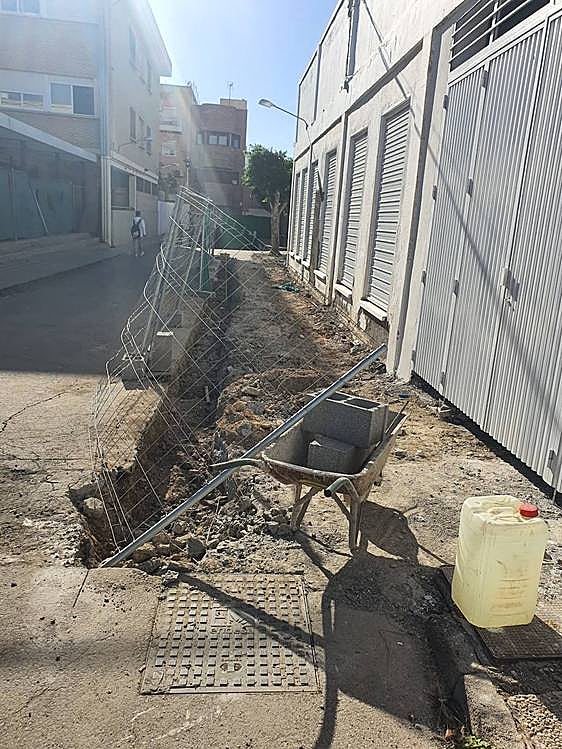 Imagen exterior de la zona de talleres del IES 'Los Ángeles'.