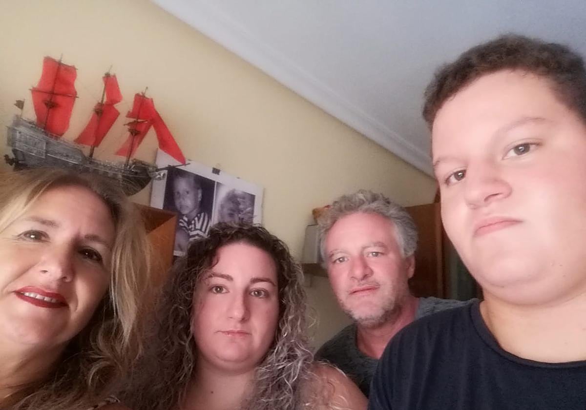 La familia Quesada Pérez, con Manuela, Tania, Miguel Ángel y Rubén.