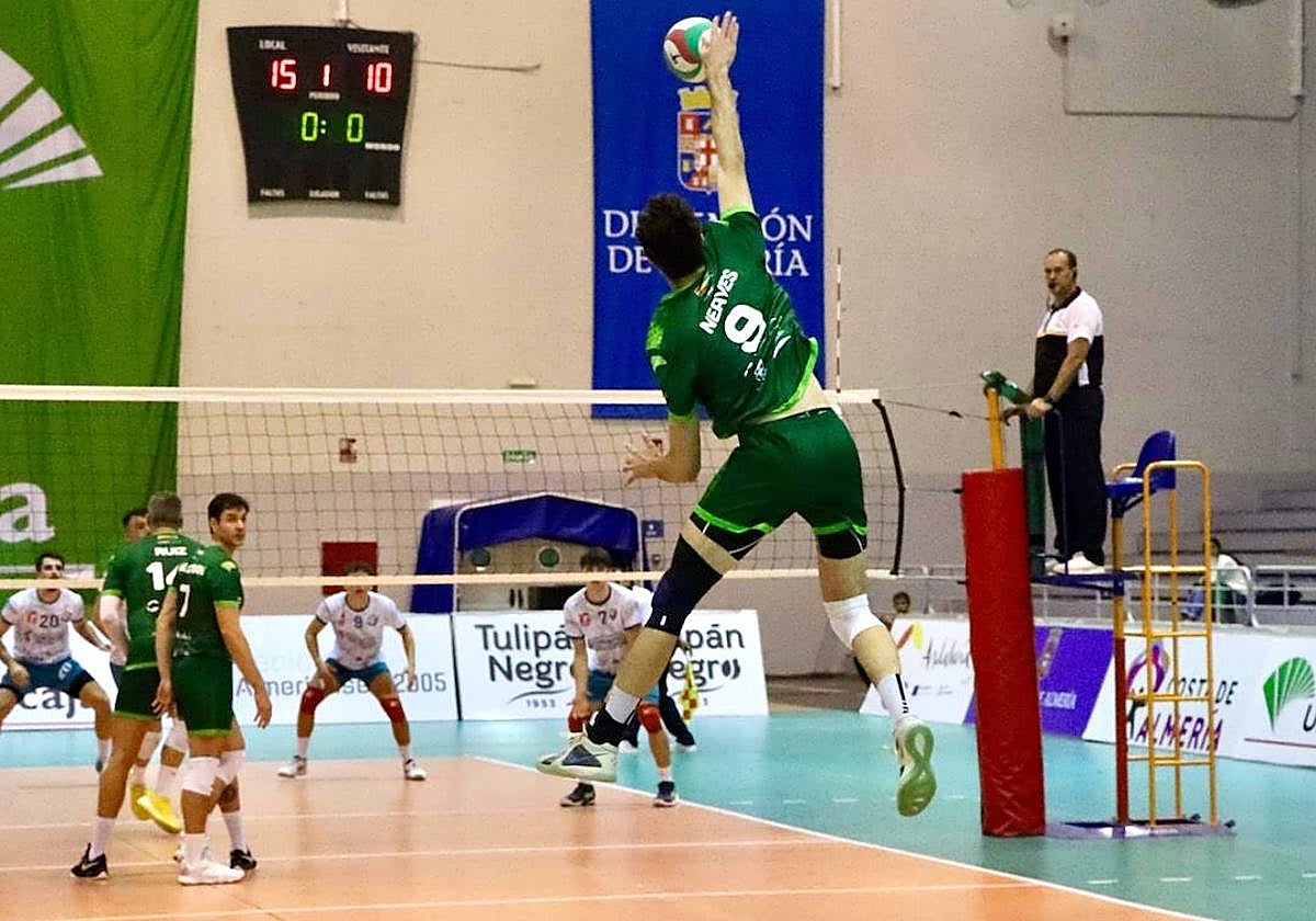 Unicaja Costa de Almería quiere volar alto ante otro 'novato', con alma de veterano.