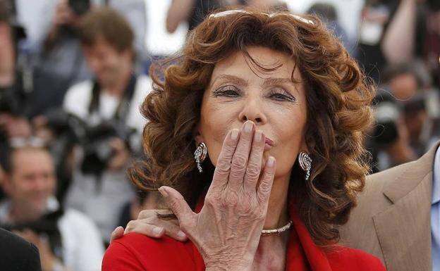 Sophia Loren, ante la multitud de almerienses que quisieron verla en primera persona en el homenaje que se le hizo durante el festival de cine de 2017.
