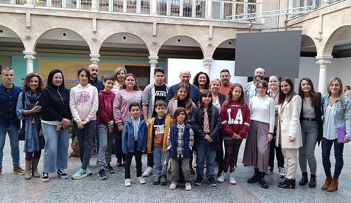 Jóvenes que participan en el Consejo Local de Infancia y Adolescencia de Cazorla.