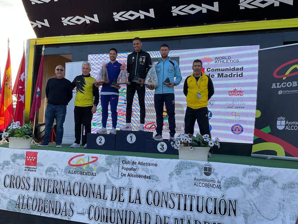 Ignacio Fontes y Pablo Sánchez, en el podio como segundo y tercero.