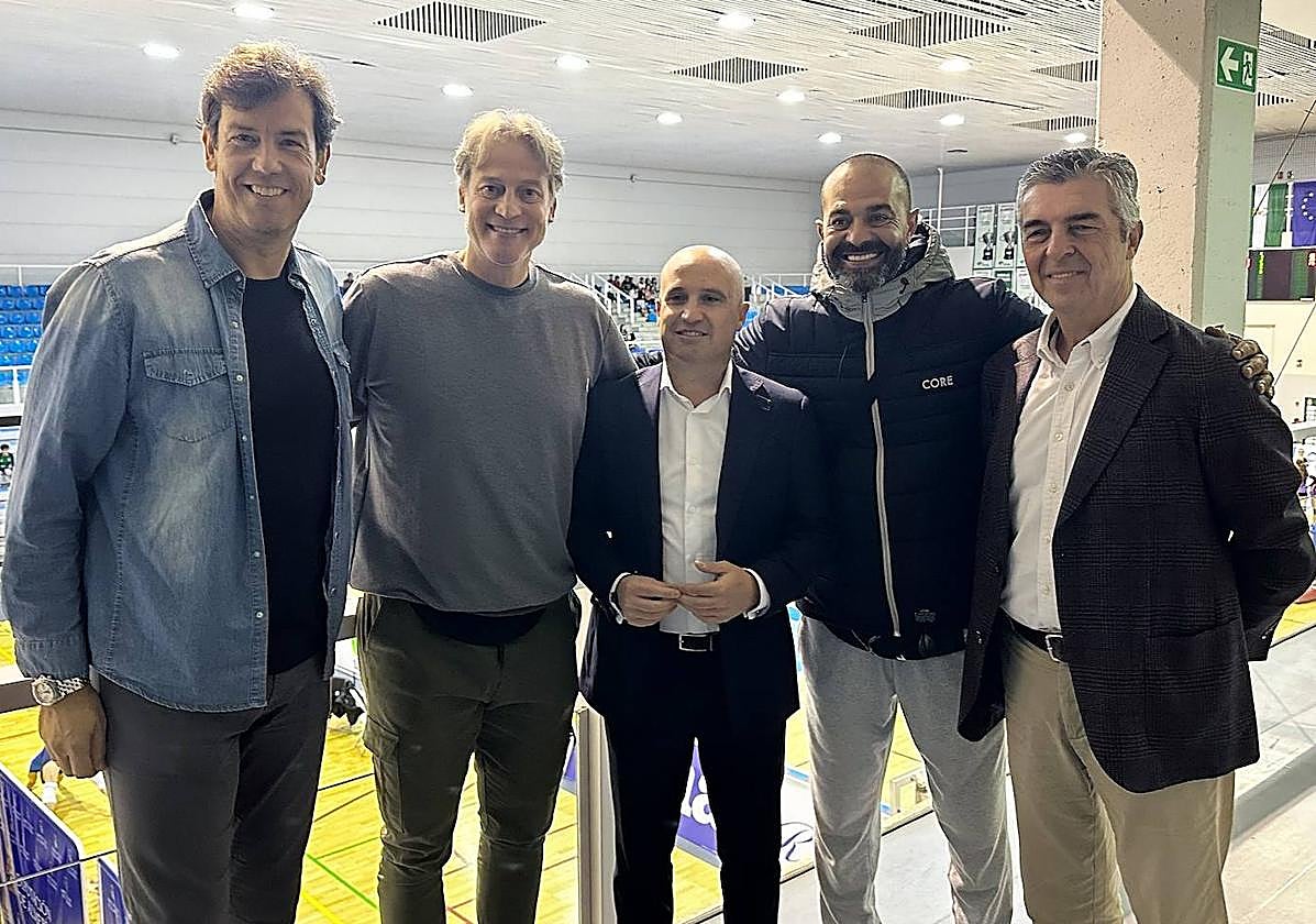 Salvador, Pascual y Vega, acompañados por José Antonio García y Antonio Rodríguez.