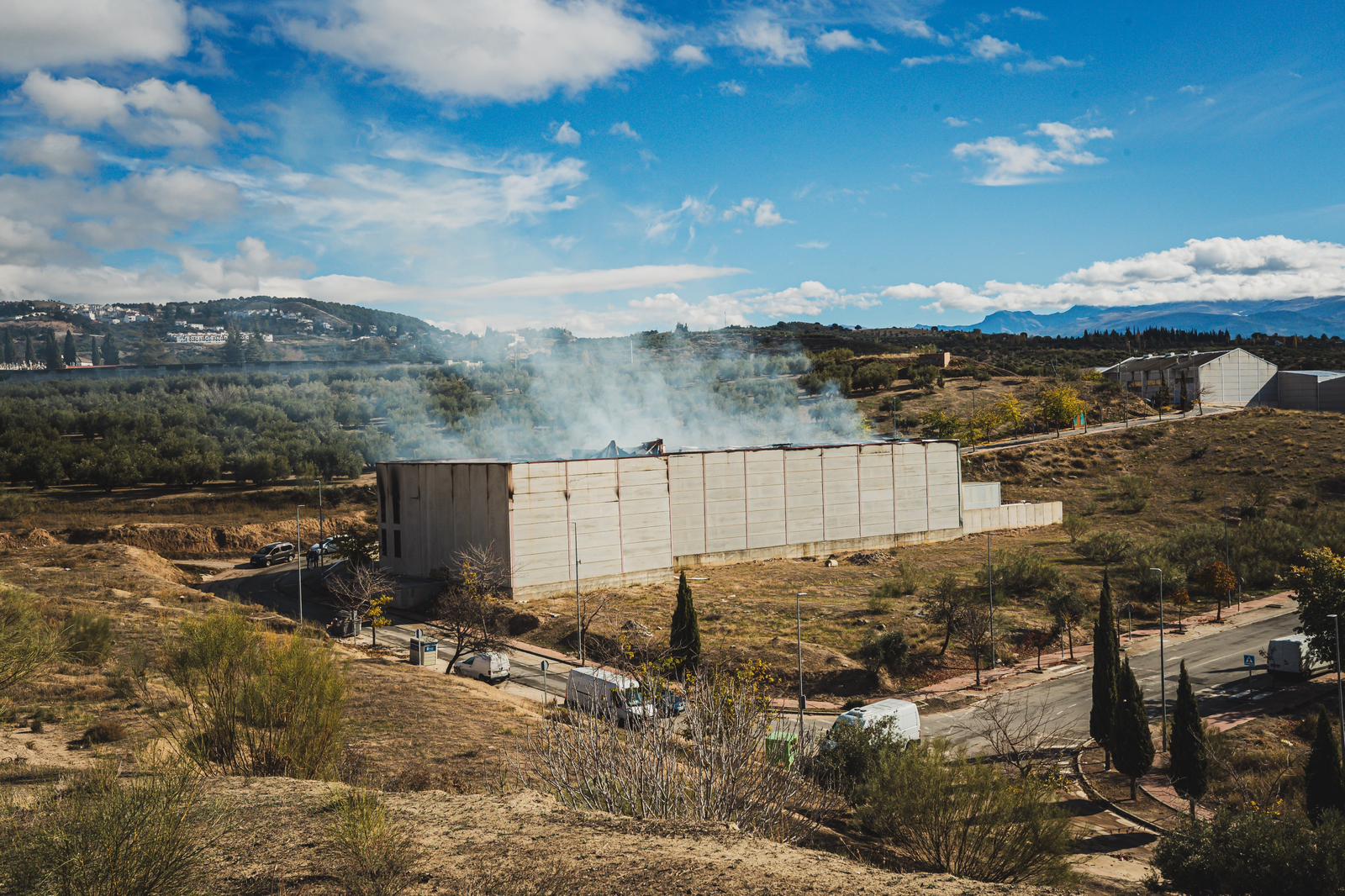 El incendio de la panadería de Alfacar, en imágenes