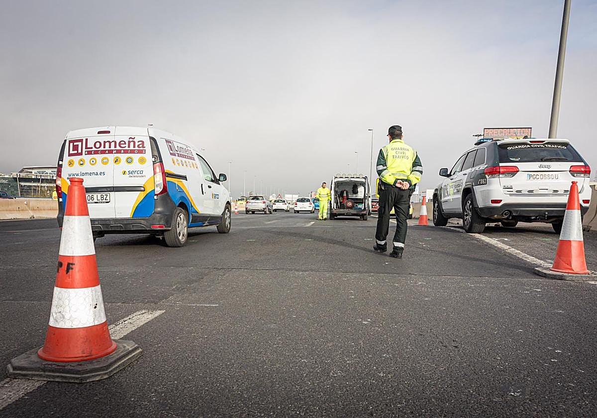 Se hunde la GR-30 justo en el trozo que repararon a la altura de Armilla