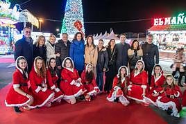 La corporación municipal, en una tradicional foto de familia navideña.