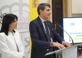 Inmaculada López Calahorro y Pedro Fernández, en la Subdelegación del Gobierno en Granada, en imagen de archivo.