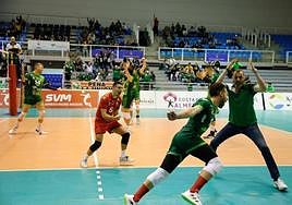 Carreño se echa manos a la cabeza tras el 'vuelo' de un estelar Fran Ruiz que cerró el partido.