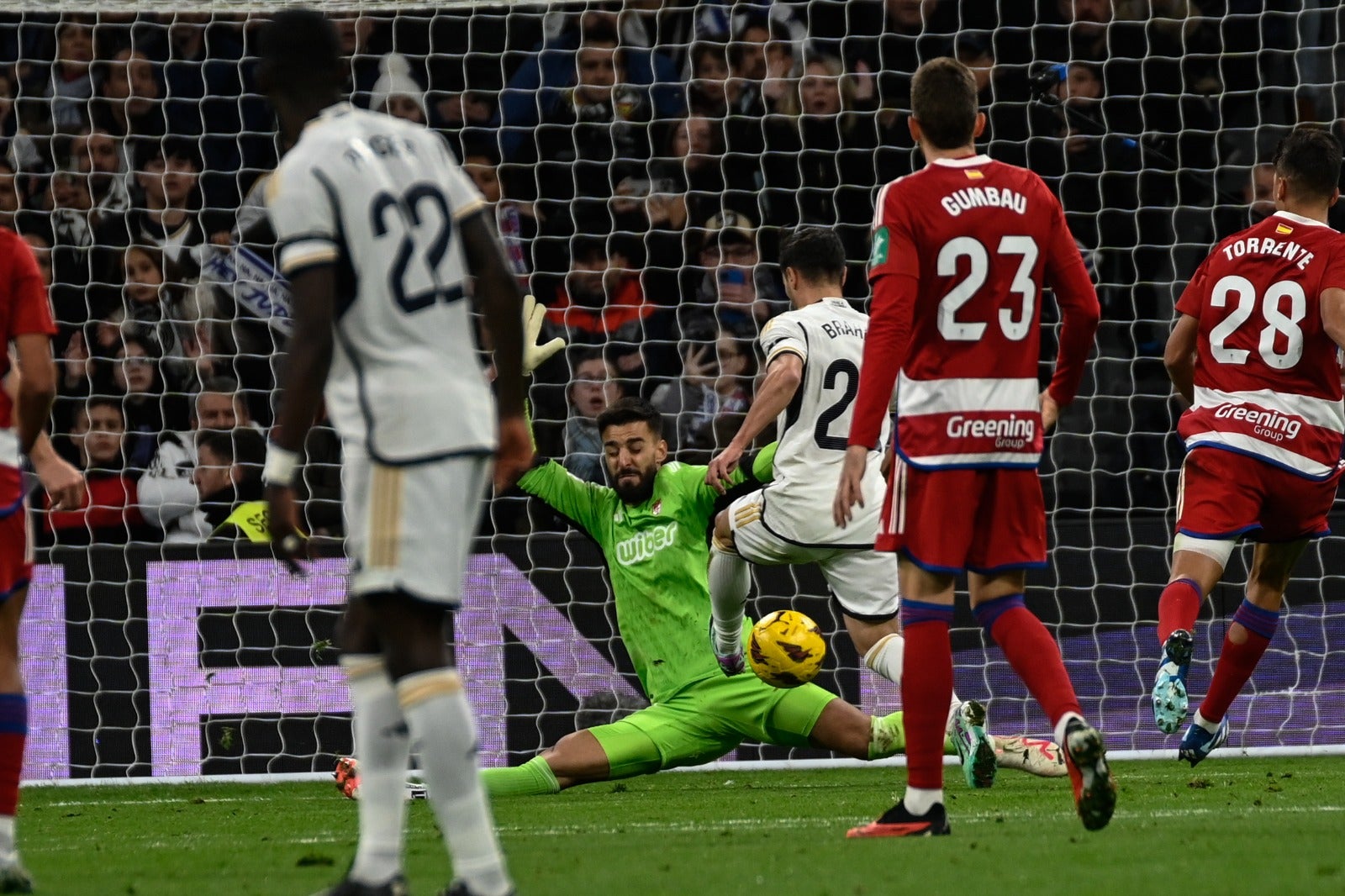 Las imágenes del Real Madrid-Granada a pie de campo
