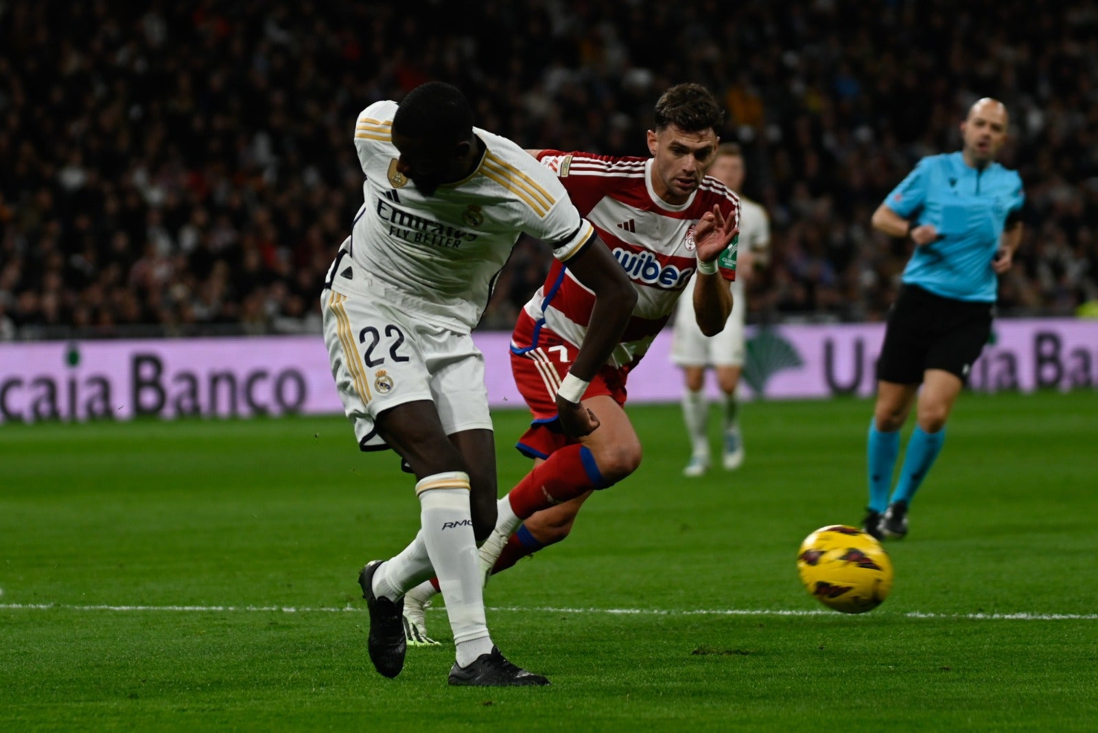 Las imágenes del Real Madrid-Granada a pie de campo