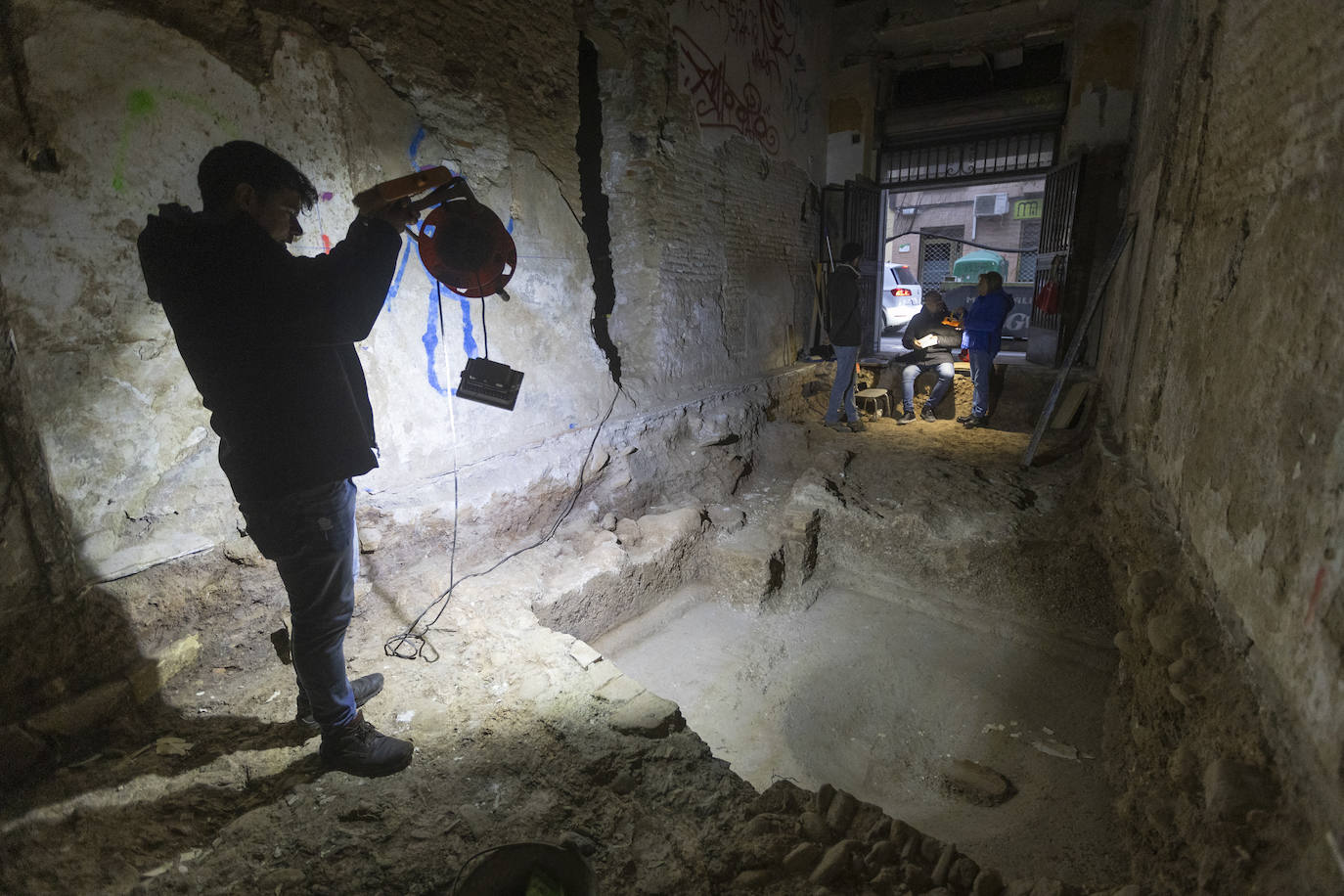 Alumbrando la almazara.