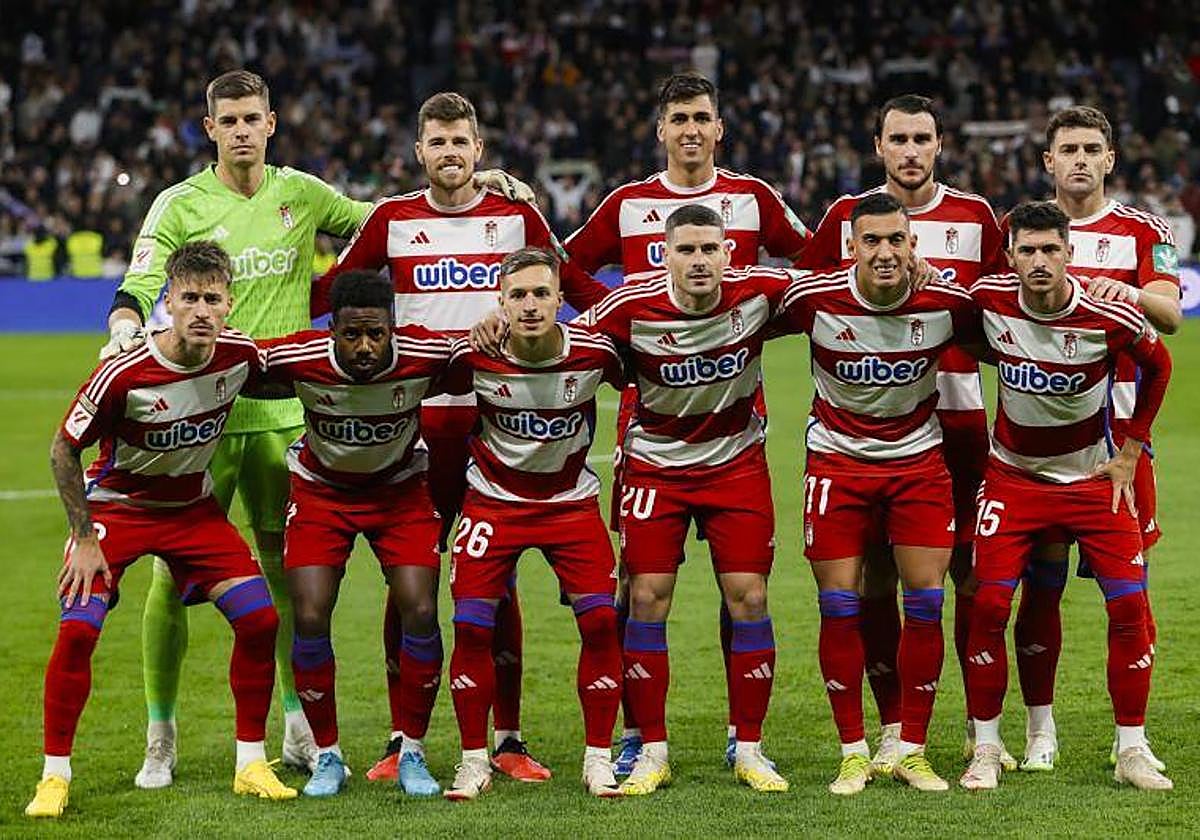 Titulares del Granada en el Santiago Bernabéu.
