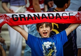 Encuéntrate en la grada en el partido entre Granada y Real Madrid
